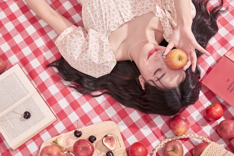 KWON EUN BI - 'Color Concept - Pastel Pink' [A photo book of KWON EUN BI enjoying her picnic time] documents 3