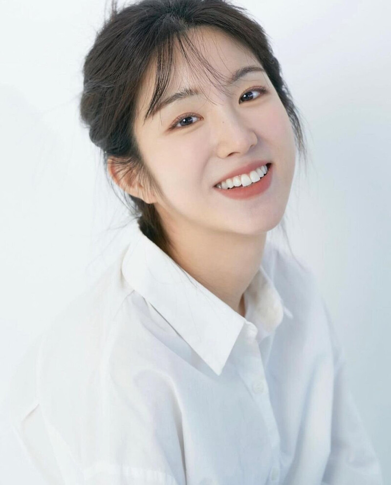 Laboum Jinyea Lee Woo Jeong 2022 Photoshoot documents 7