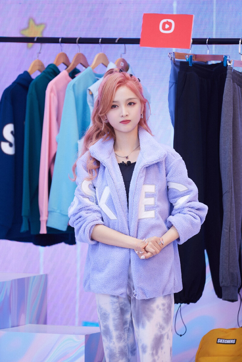 Xuan Yi for Skechers Livestream documents 15