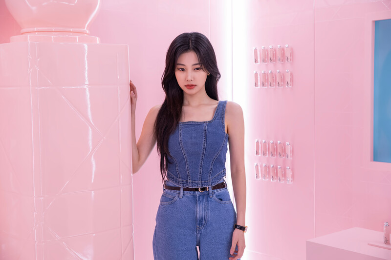 220409 8D Naver Post - Kang Hyewon & Kim Minju - Dior Addict Pop-up Store documents 5