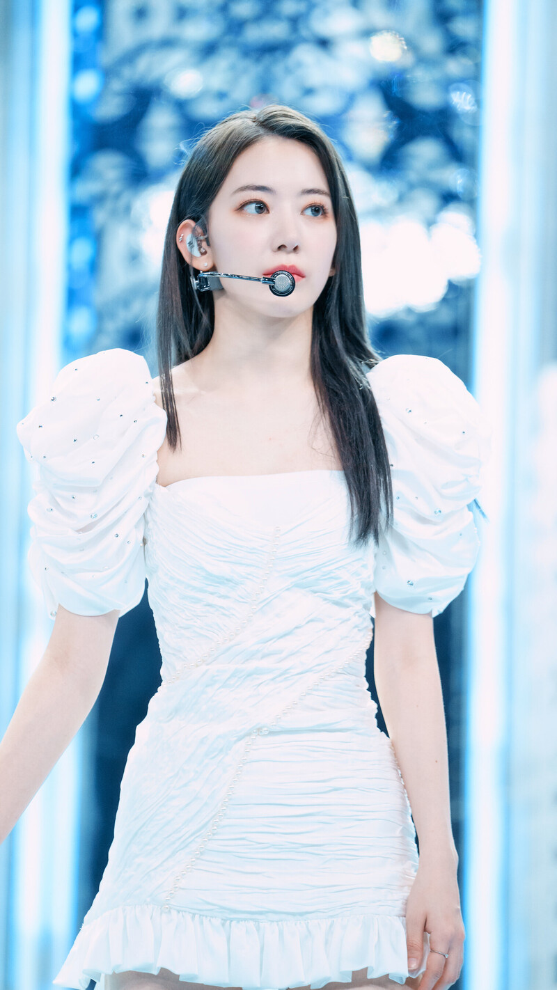 220508 LE SSERAFIM Sakura - 'FEARLESS' at Inkigayo documents 22