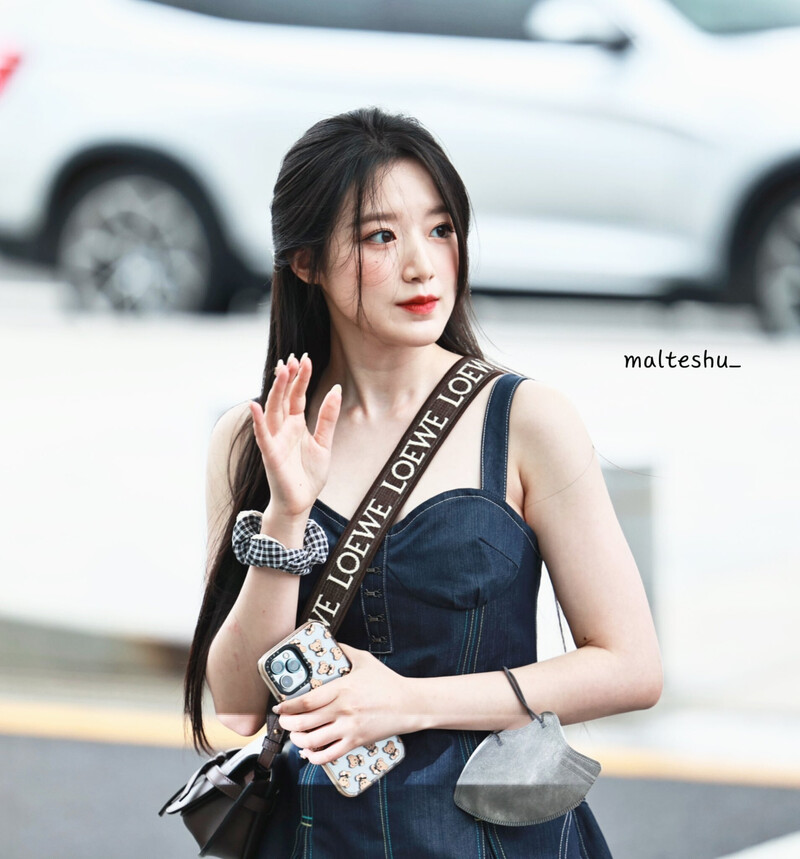 220819 (G)I-DLE Shuhua Incheon Airport Departure documents 24
