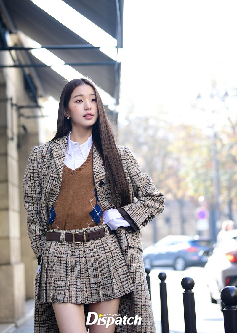 221020 IVE Wonyoung - Paris Photoshoot by Dispatch documents 5