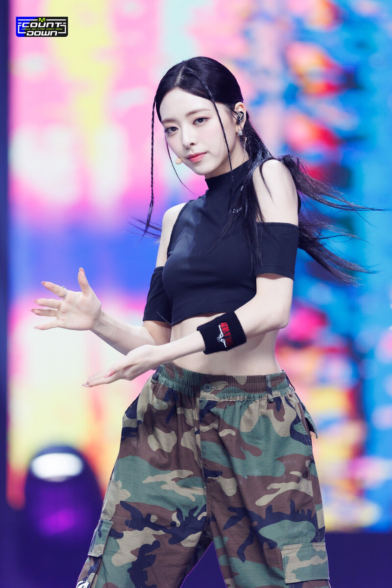 230824 ITZY Yuna - 'Cake' at M COUNTDOWN documents 6