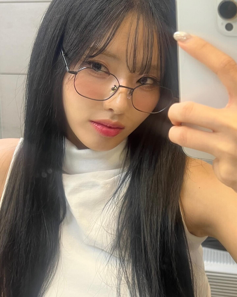 240901 fromis_9 Jiwon Instagram Update documents 4