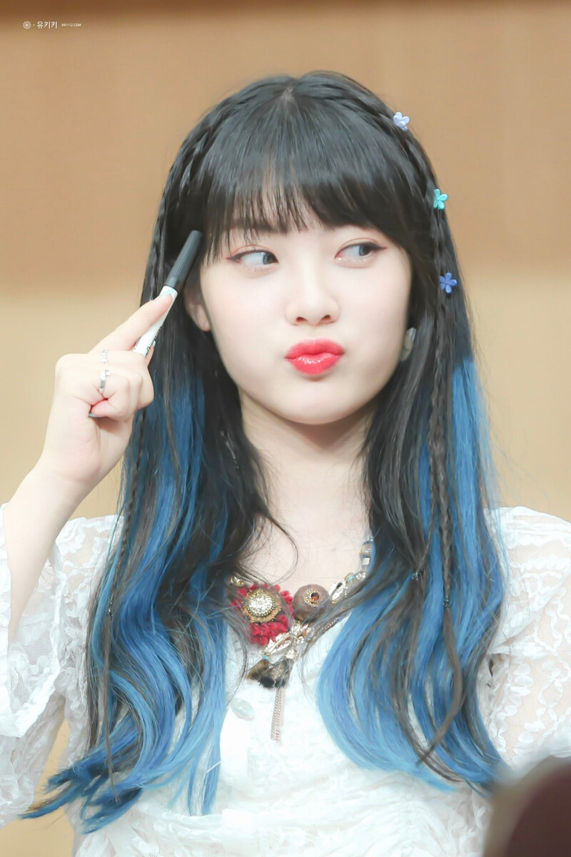 190818 Weki Meki Lucy at Gimpo 'WEEK END LOL' Fansign documents 1