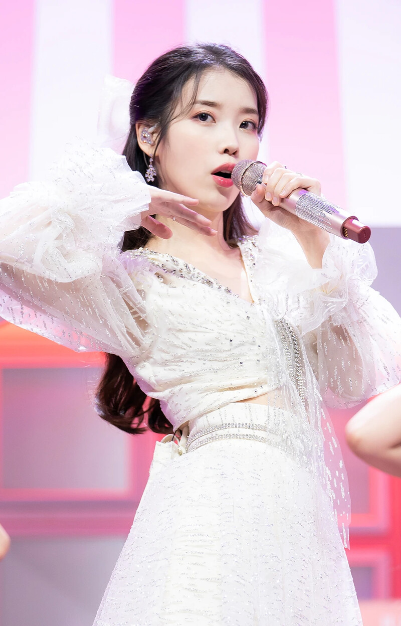 210328 IU - 'Coin' + 'LILAC' at Inkigayo documents 15