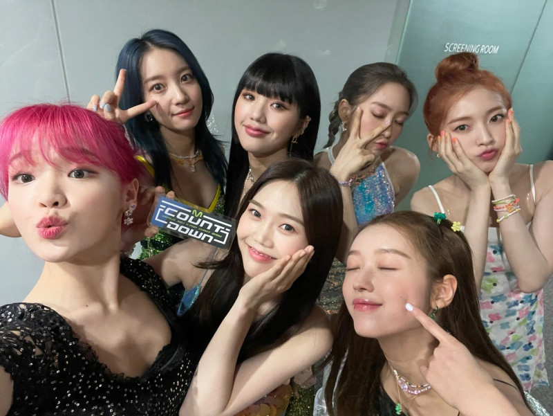 210513 OH MY GIRL SNS Update at M Countdown | kpopping