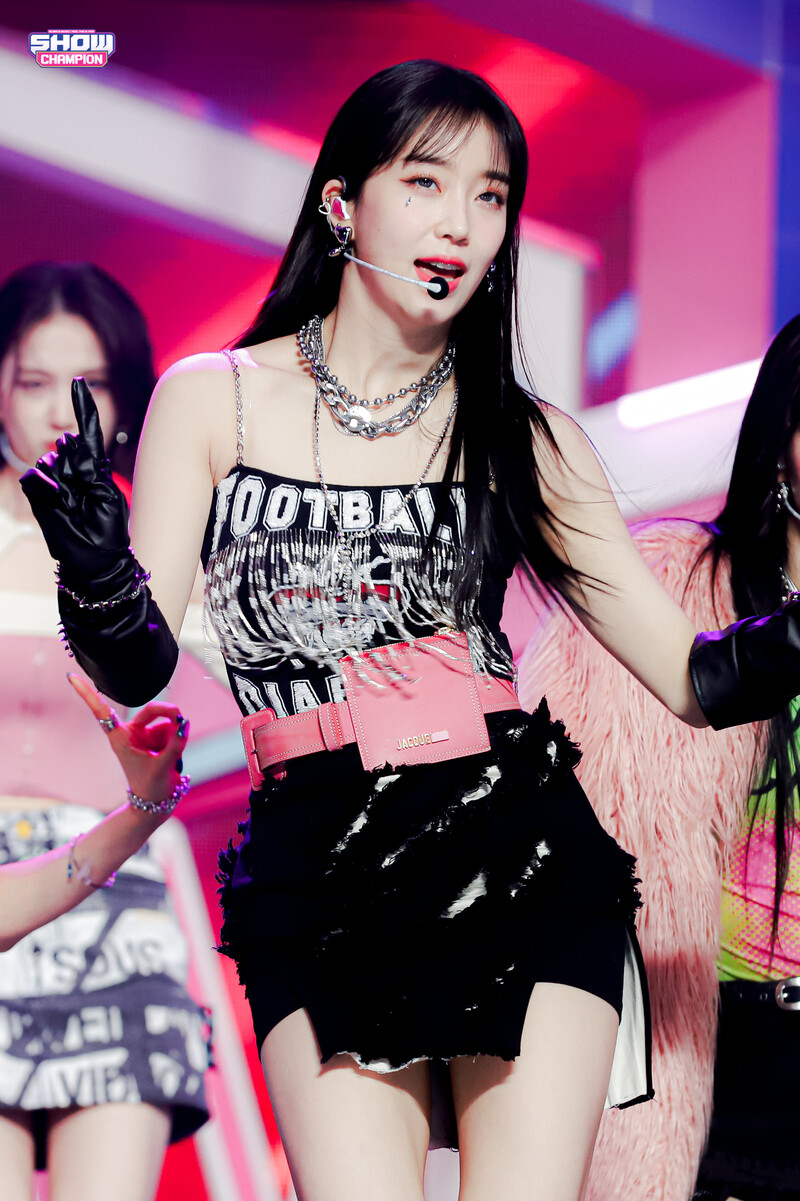 220302 STAYC - 'RUN2U' at Show Champion documents 8