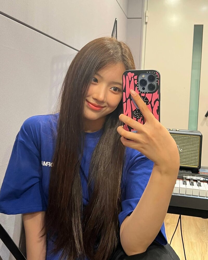 220606 NMIXX Instagram Update - Jiwoo | kpopping