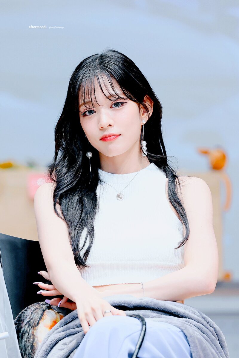 220713 fromis_9 Chaeyoung documents 5