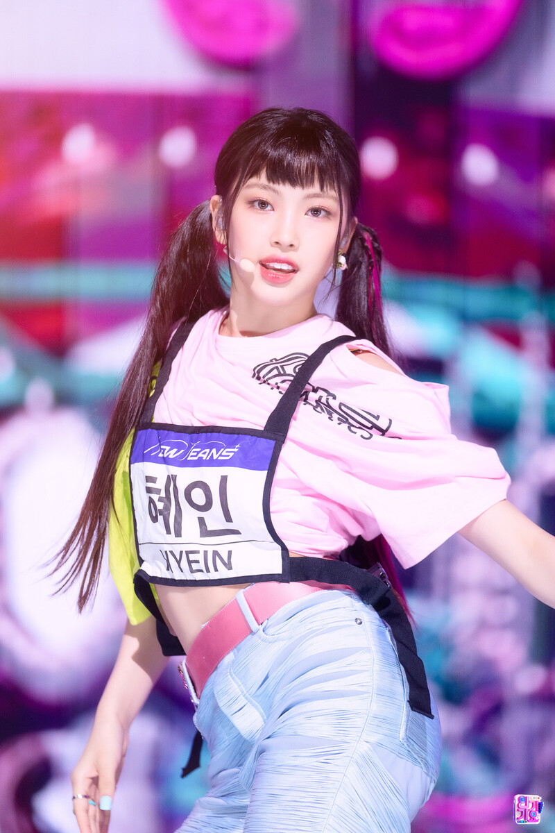 220821 NewJeans Hyein - 'Attention' at Inkigayo documents 21