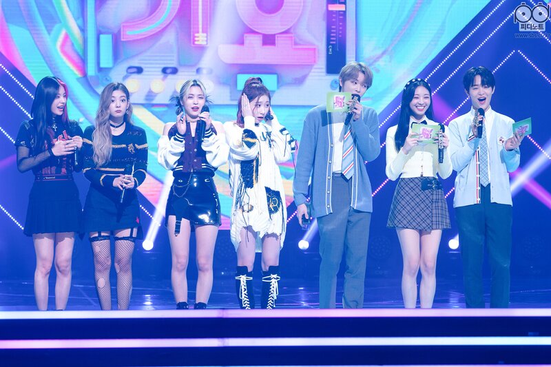 211010 ITZY - #1 Encore Stage at Inkigayo documents 13
