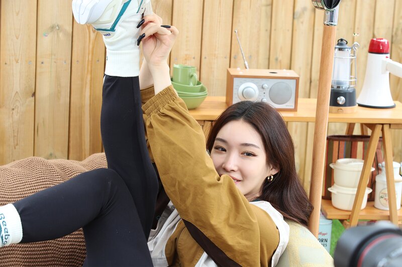 211110 MNH Naver Post - Chungha's Reebok FW Commercial Shoot Behind documents 13