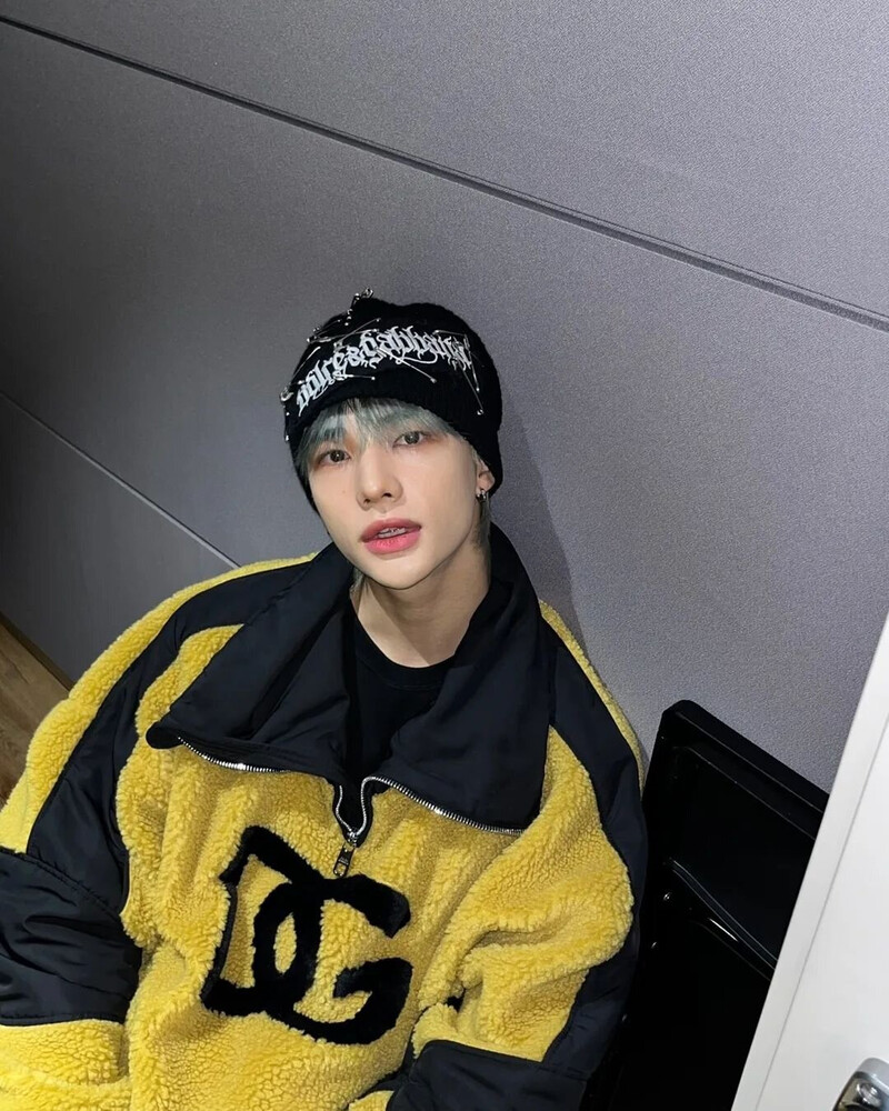 230106 STRAY KIDS Instagram Update - Hyunjin documents 5