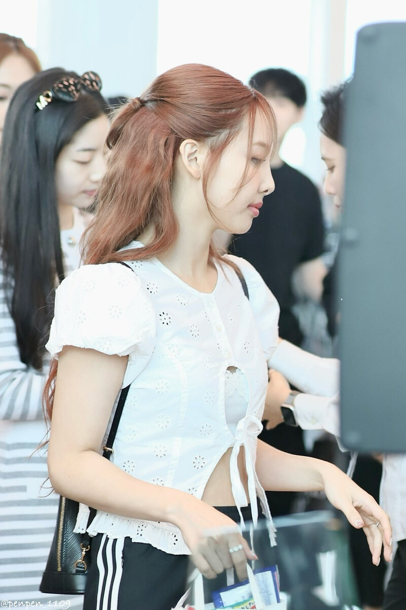 240531 TWICE Nayeon - ICN Airport documents 4