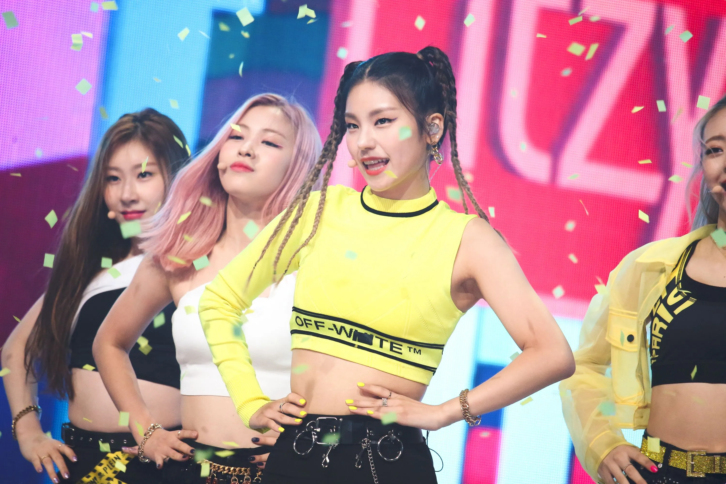 sempre é fã de panelaço que cobra #ive #dive #ive4thgenqueens #itzy