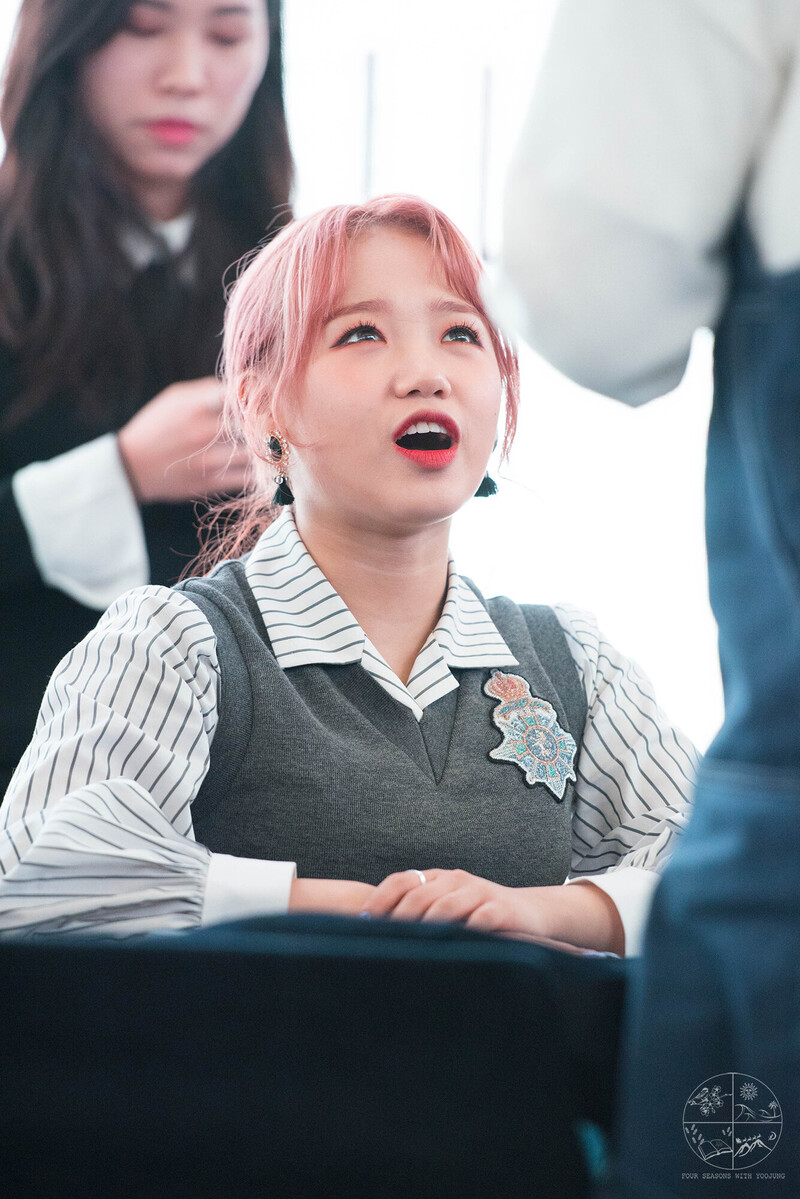 180225 Weki Meki Yoojung at Goyang 'Lucky.' Fansign documents 5