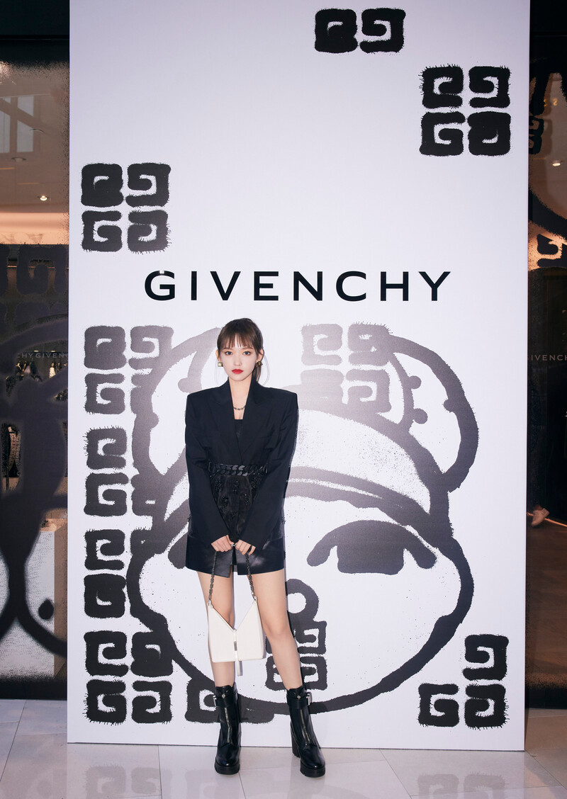 211119 Cheng Xiao Weibo Studio - Givenchy Brand Event documents 2