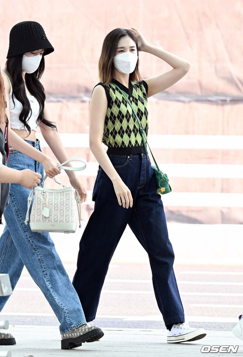 220520 STAYC's J at Incheon International Airport for KCON USA 2022 ...