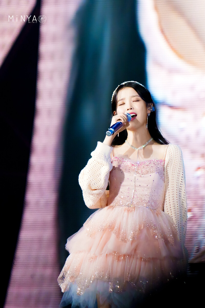 220918 IU - 'The Golden Hour' Concert documents 9