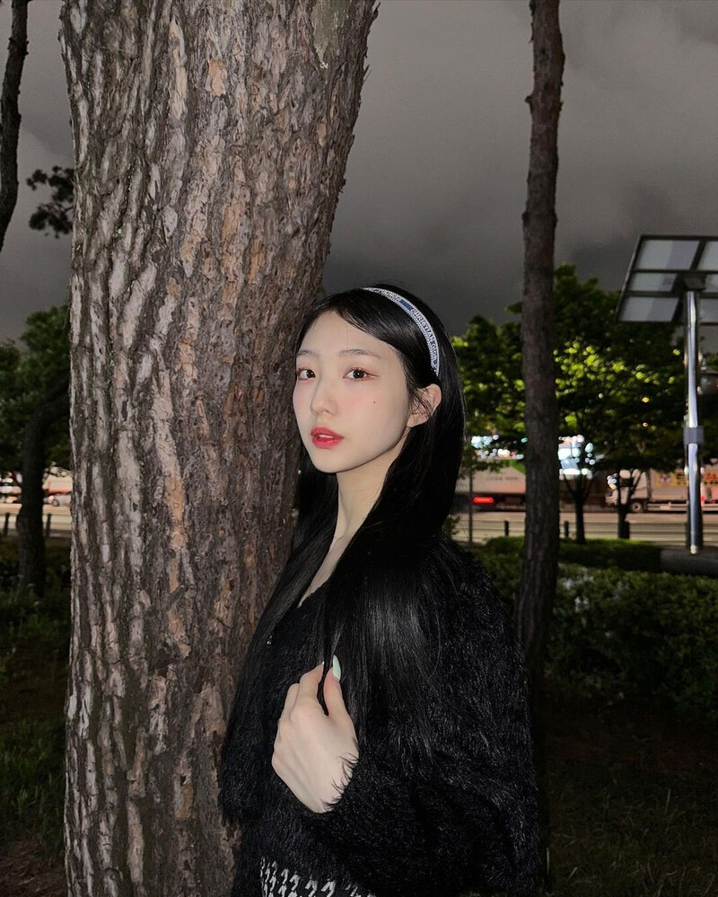 230504 LOONA Yeojin Instagram Update documents 4