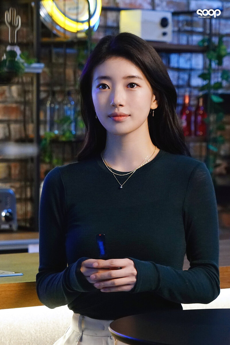 240502 SOOP Naver Post - Suzy - Hanmac Advertisement Behind documents 1