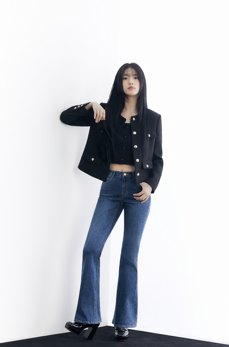 Bae Suzy for GUESS 2022 FW Collection documents 1
