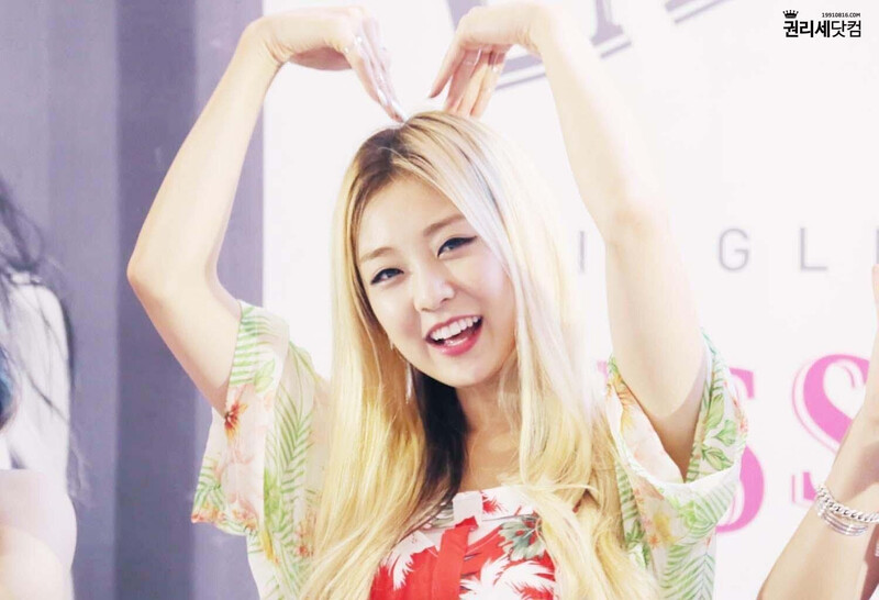 140815 Ladies' Code RiSe at 'KISS KISS' IFC Mall Fansign documents 1