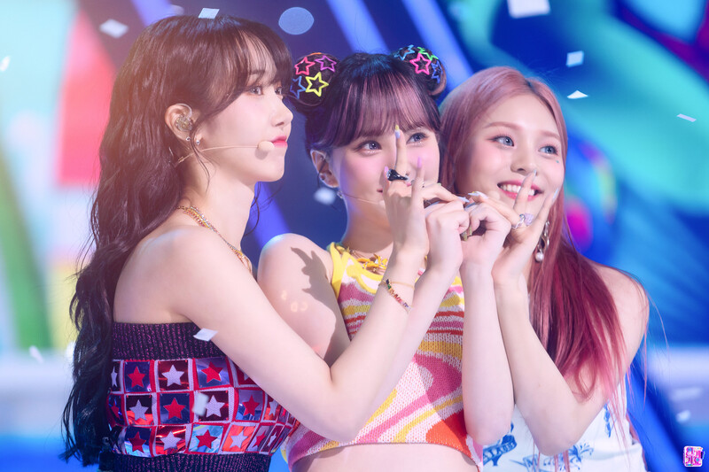 220717 VIVIZ - 'LOVEADE' at SBS Inkigayo documents 1