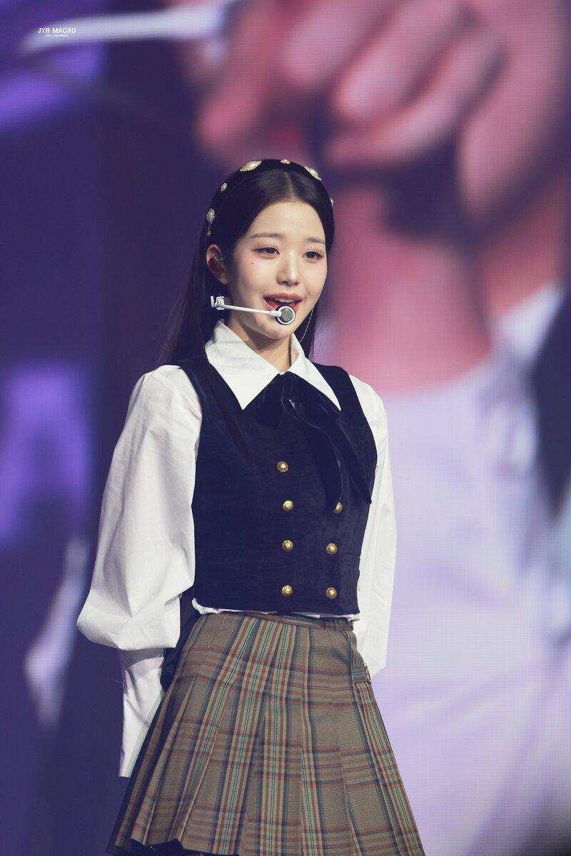 230212 IVE Wonyoung - The First Fan Concert 'The Prom Queens' Day 2 documents 7