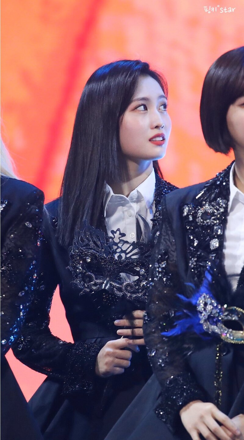 200104 TWICE Momo - 34th Golden Disc Awards Day 1 documents 1