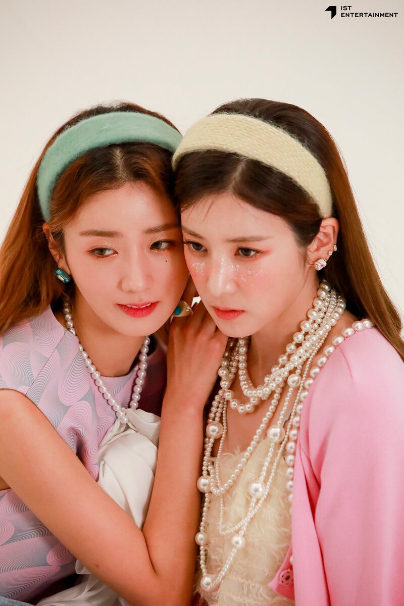 211224 IST Naver Post - Apink Bomi & Chorong - Your Vibe Magazine Photoshoot Behind documents 3