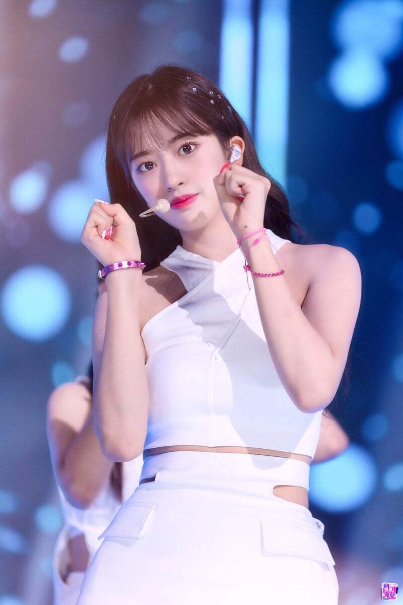220904 IVE Yujin - 'After LIKE' at Inkigayo documents 5