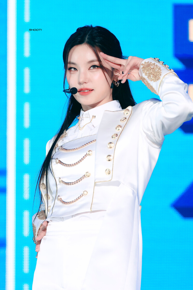 230212 ITZY Yeji documents 1