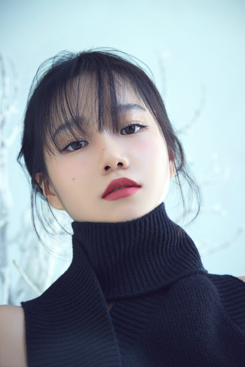 Jo Yuri for Singles Korea Magazine December 2021 Issue documents 2