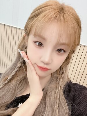 240409 - (G)I-DLE Twitter Update with YUQI