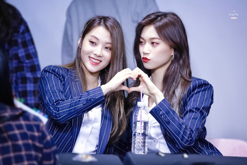 180310 Weki Meki at Seocho 'Lucky' Fansign documents 2