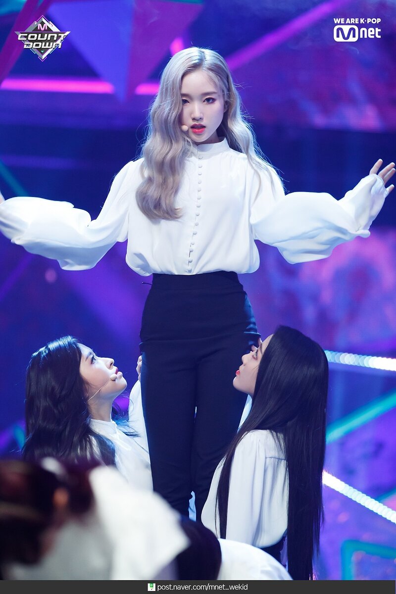 190221 LOONA - 'Butterfly' at M COUNTDOWN documents 23