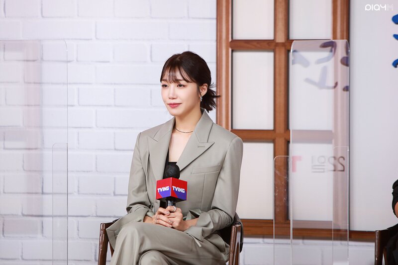 211026 IST Naver post - Apink EUNJI 'Work later, Drink now' drama Production Presentation behind documents 19