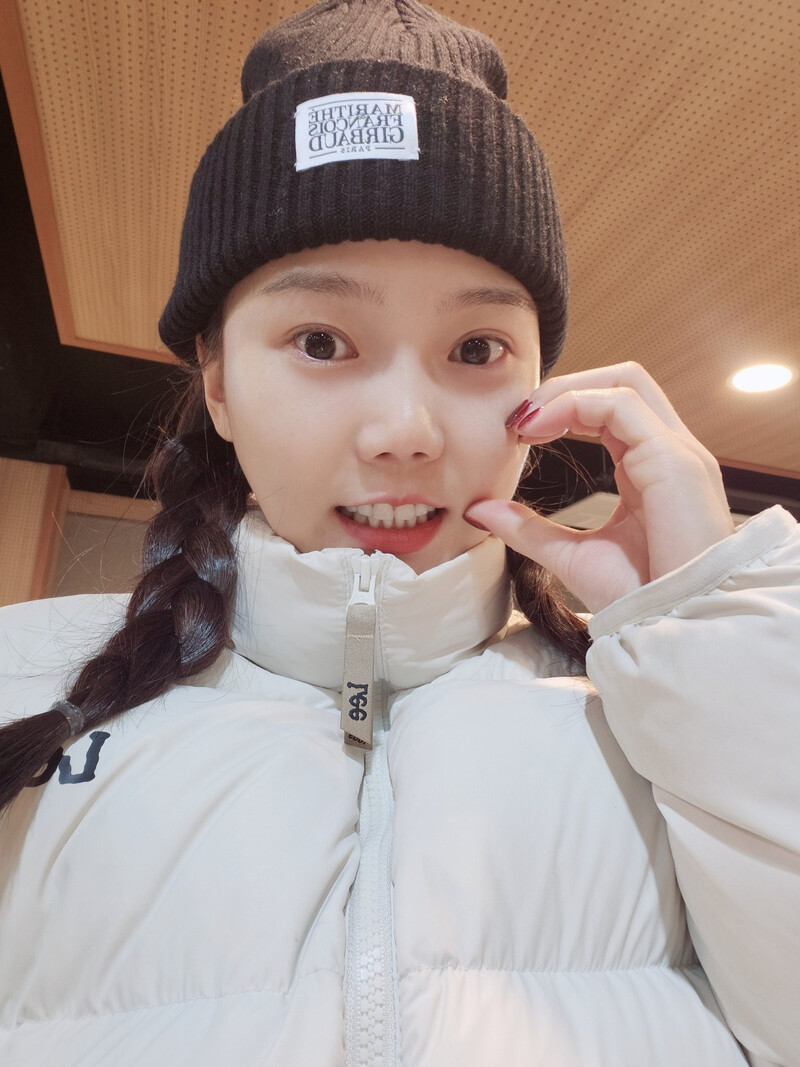 230105 OH MY GIRL Twitter Update - Hyojung documents 2