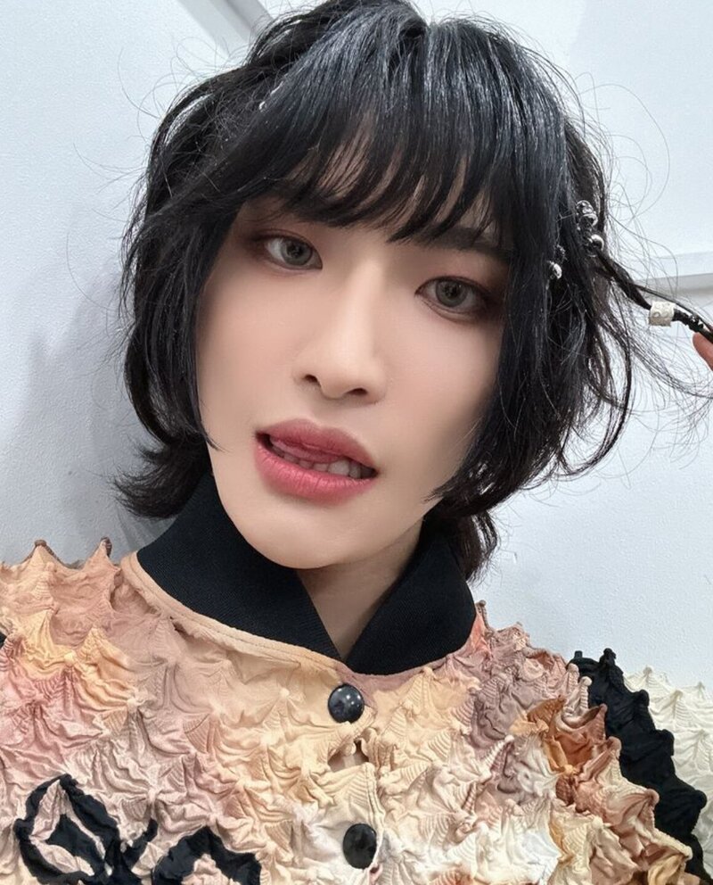 Seonghwa Instagram update documents 5