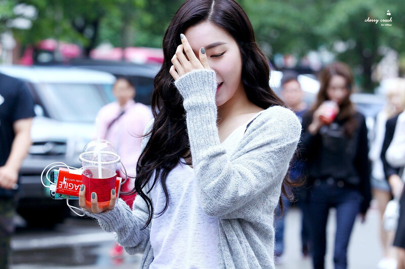 150828 Girls' Generation Tiffany at Music Bank documents 5