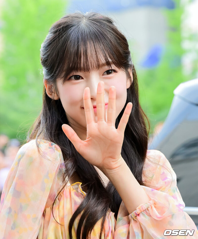 230804 Oh My Girl Arin at KBS Building for Music Bank Rehearsals documents 3