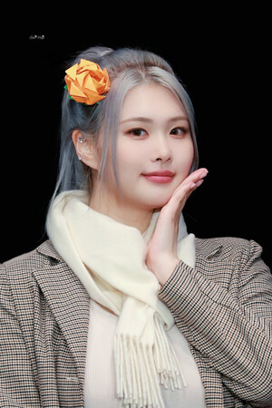 241110 Purple Kiss Swan - Musicart Fansign Event