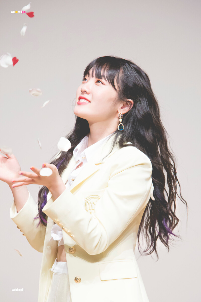 190608 Weki Meki Lucy at 'LOCK END LOL' Fansign documents 1