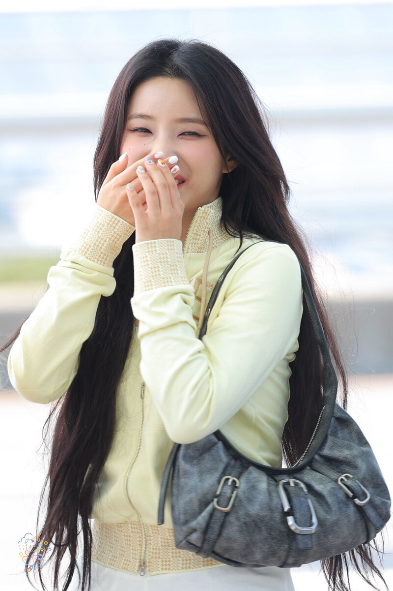 240412 (G)I-DLE Soyeon - ICN Airport documents 2