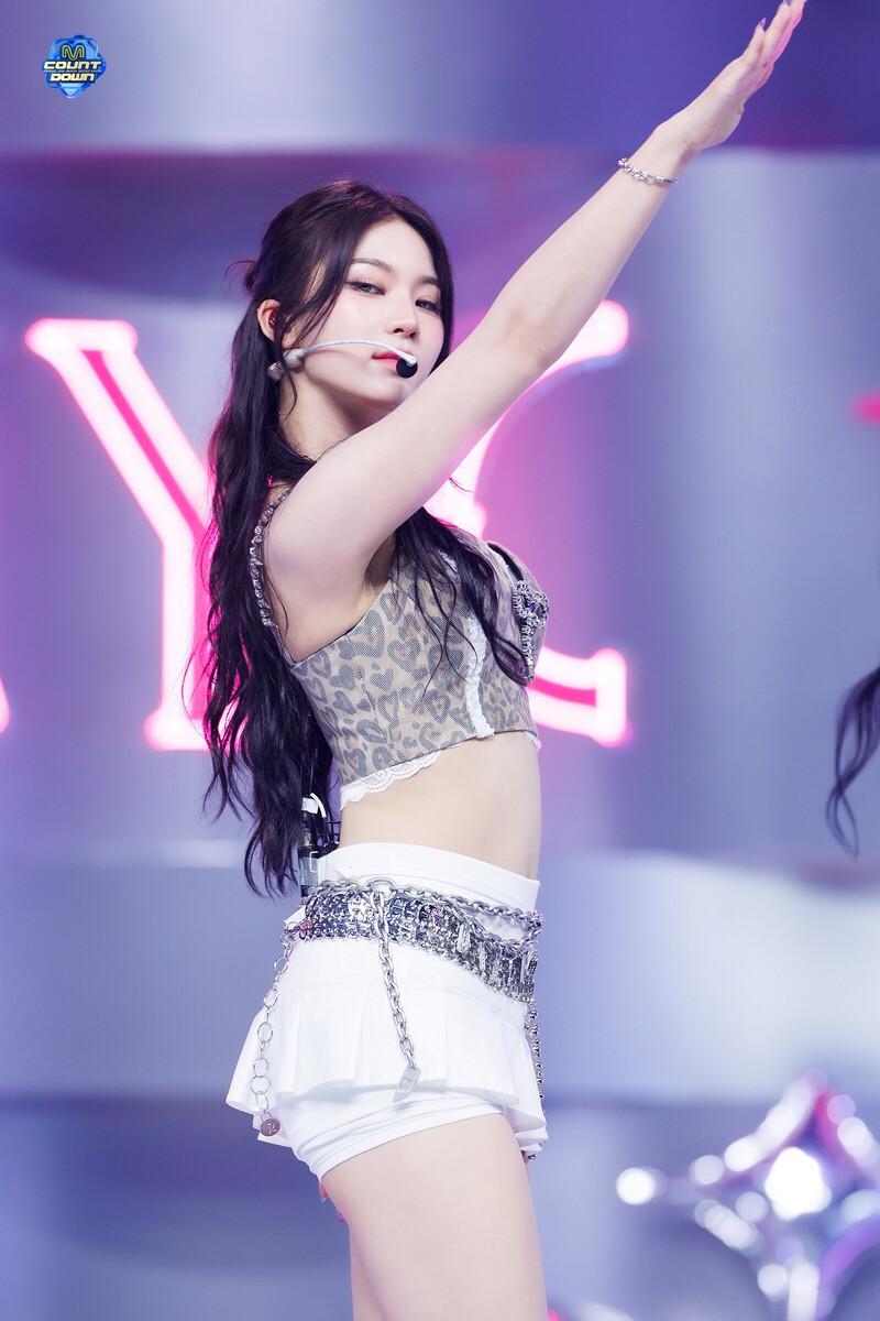 240704 STAYC Isa - 'Cheeky Icy Thang' at M Countdown documents 10