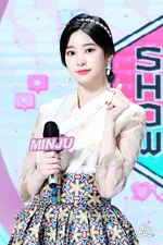 210102 IZ*ONE Minju hosting Music Core