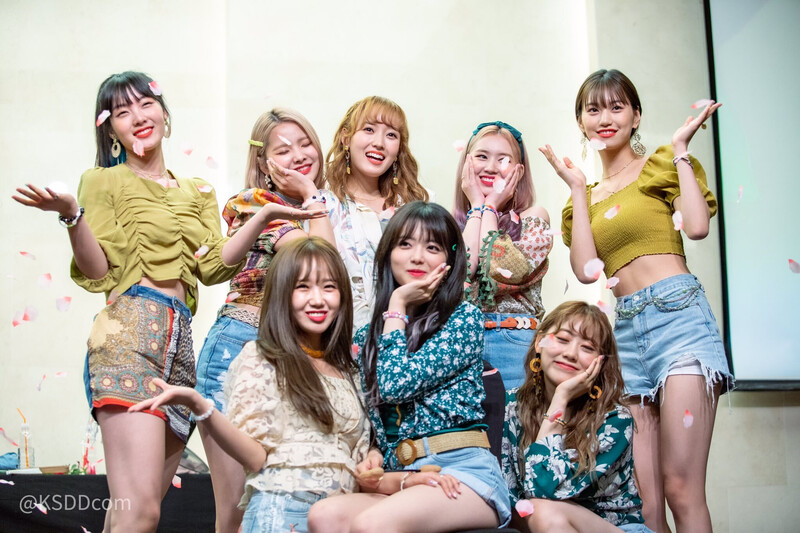 190825 Weki Meki at 'WEEK END LOL' Mapo Fansign documents 1